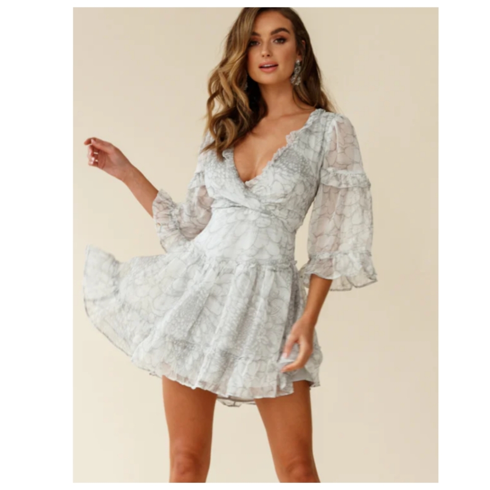 NWT Olivaceous Cream Ruffled Tiered Bell Sleeve Dress Sz. S - Picture 3 of 15